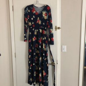 Women’s size 6 Sweet Salt Maxi Dress with tie back